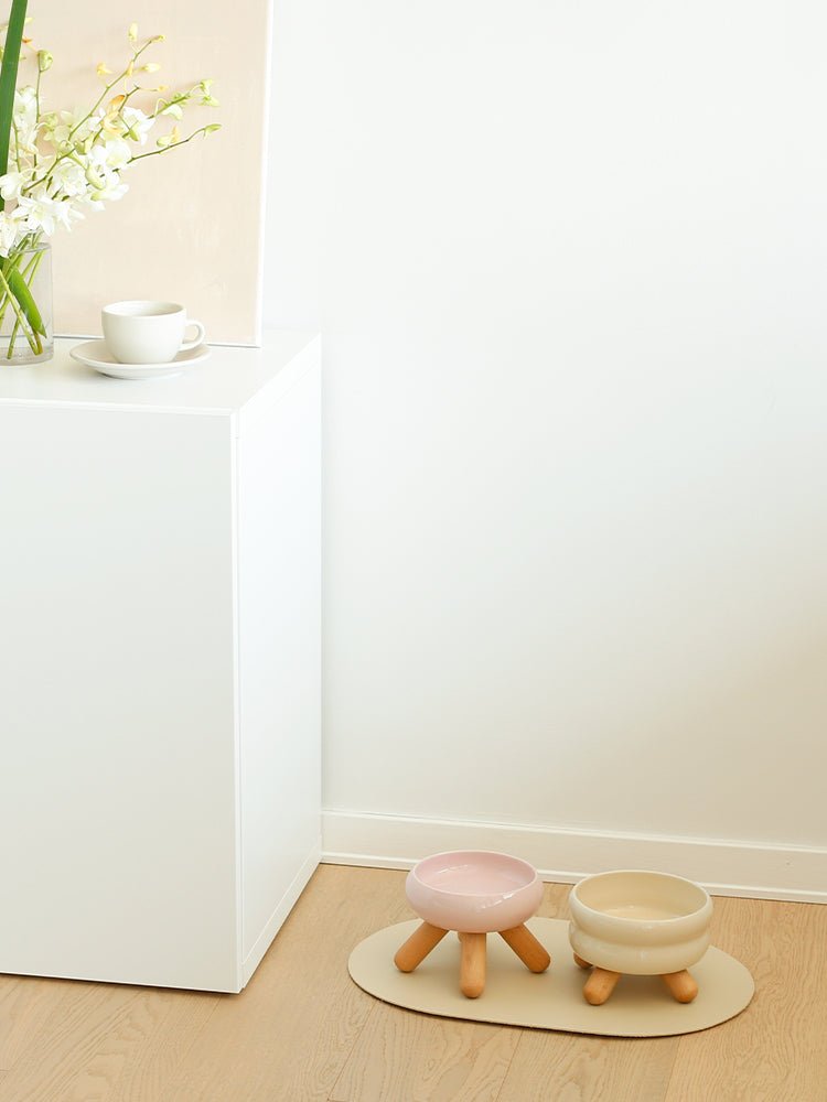 Keramisk vannskål med trestativ – opphøyet design for hund og katt 🐶🐱